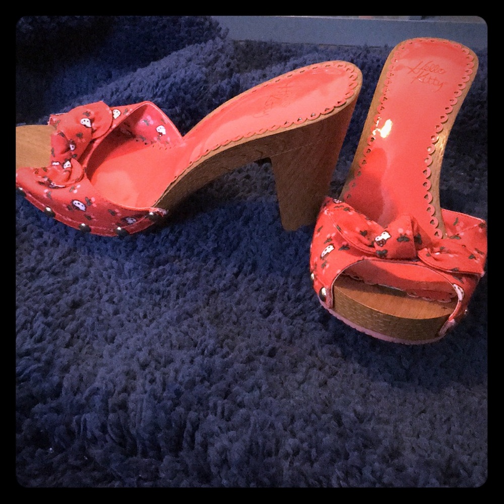 Hello Kitty red heel